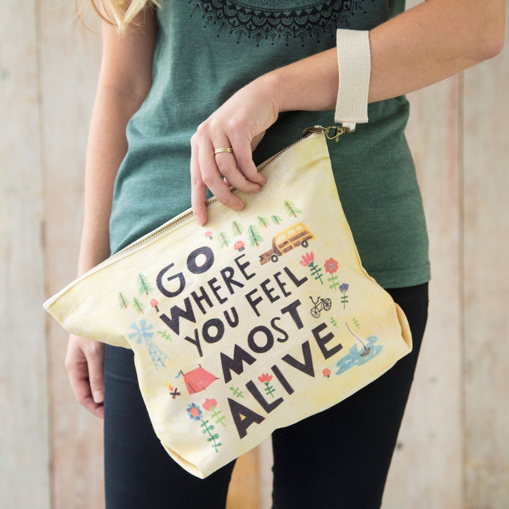 NECESSAIRE "GO WHERE YOU FEEL MOST ALIVE"
